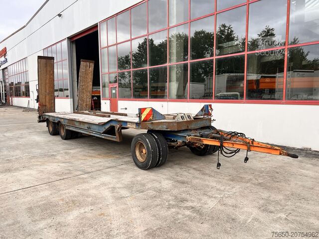 Lågbyggd trailer Müller Mitteltal T3  3 Achs Tieflader mit ABS
