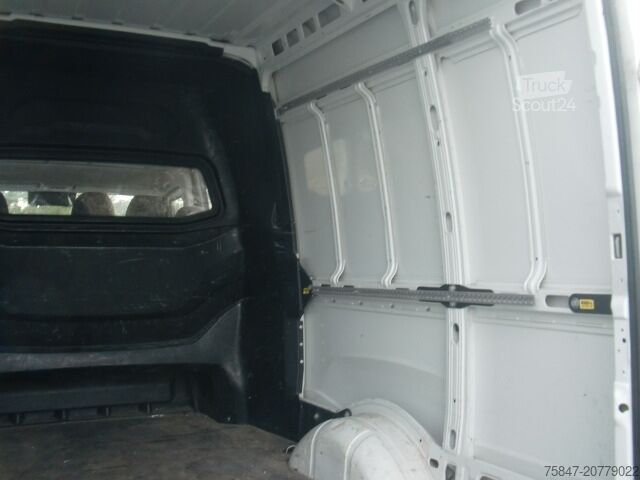 Fourgon tôlé Iveco Daily 35 S 16 A8 V Doka