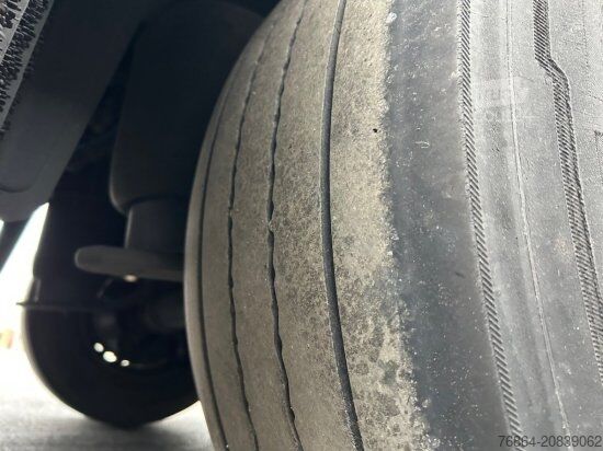 Low loader semitrailer SCHMITZ SCB S3B KüHLAUFLIEGER, TK SLXE 400, BLUMENBREITE