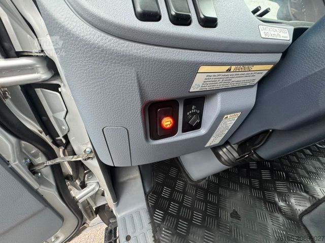 Furgoneta caja FUSO Canter 7C18 Koffer mit Ladebordwand *Klima*