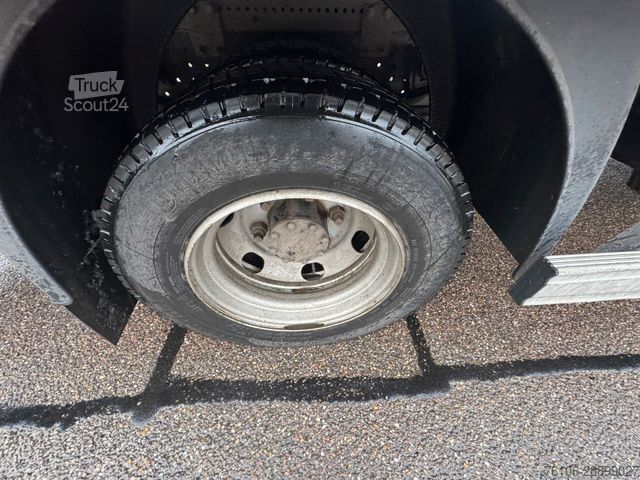 Furgoneta caja FUSO Canter 7C18 Koffer mit Ladebordwand *Klima*