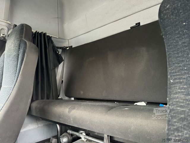 LKW mit Kofferaufbau MERCEDES-BENZ 918 L Motorschaden