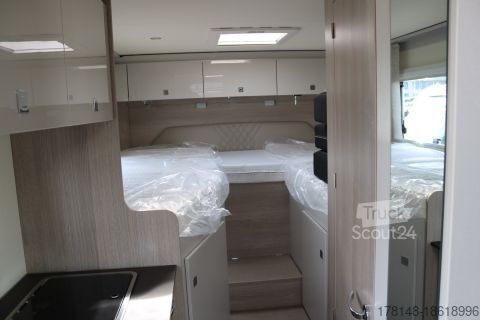 Ημιενσωματωμένο αυτοκινούμενο τροχόσπιτο Bürstner Lineo T 620 G