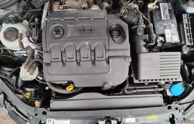 Minibus SKODA Octavia Combi Ambition 1.6 TDi - AHK -