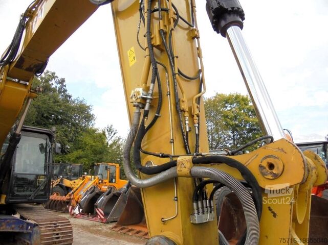 الحفارة الزاحفة Caterpillar 330 F VA