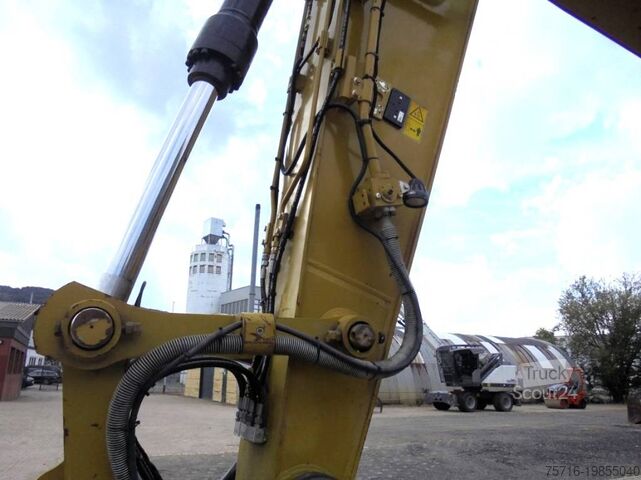 الحفارة الزاحفة Caterpillar 330 F VA