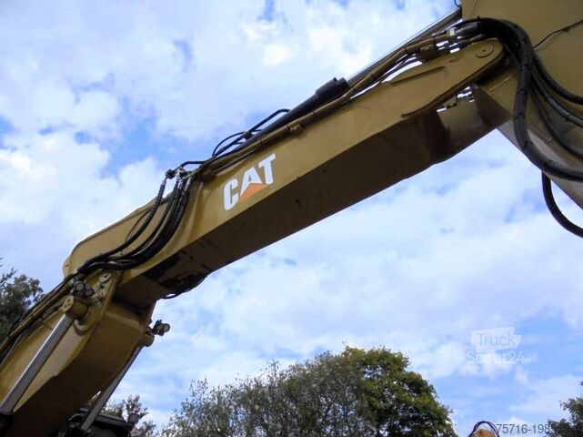 الحفارة الزاحفة Caterpillar 330 F VA