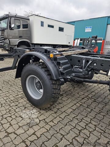 Nákladní automobil s obytným vozem Mercedes-Benz Atego1524