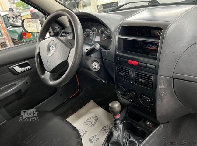 Pick-up furgons FIAT Strada 1.3 JTD Multijet Lang Pick-Up HU neu