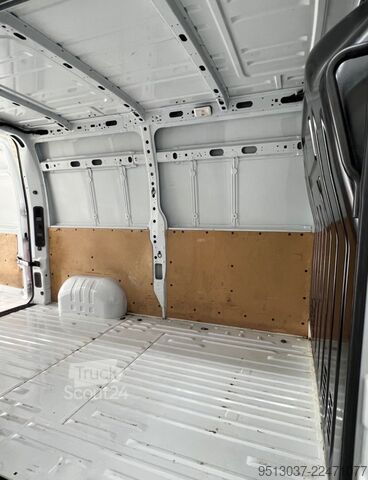 Højt tag varevogn RENAULT Master III L2H2 150 PS Komfort Kamera PDC HU neu