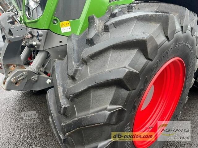 Traktör Fendt 828 VARIO S4 Profi Plus