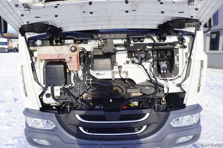 Doboz DAF LF 12.210 18-pallet container with tail