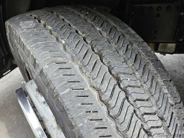 Camion avec caisse MAN TGX 18.360 4x2
