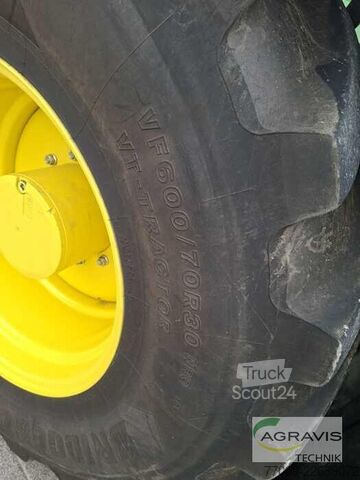 Трактор John Deere 6R 250