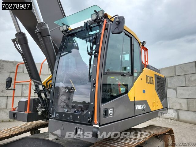 Pelle sur chenilles Volvo EC300 E L