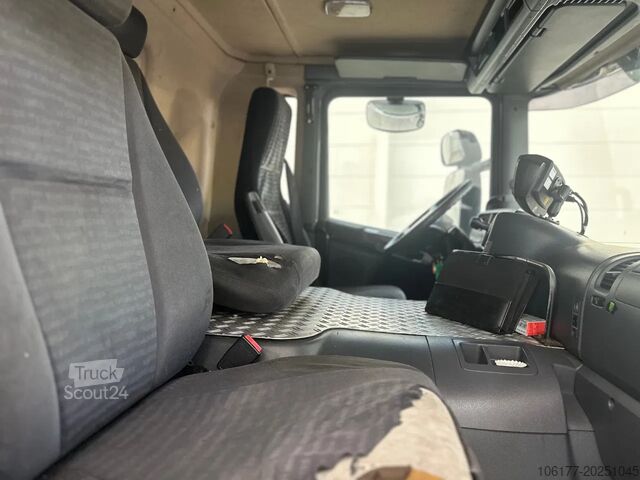 Châssis avec cabine Scania P230 6X2 / Essieu relevable directionnel / Stuu...