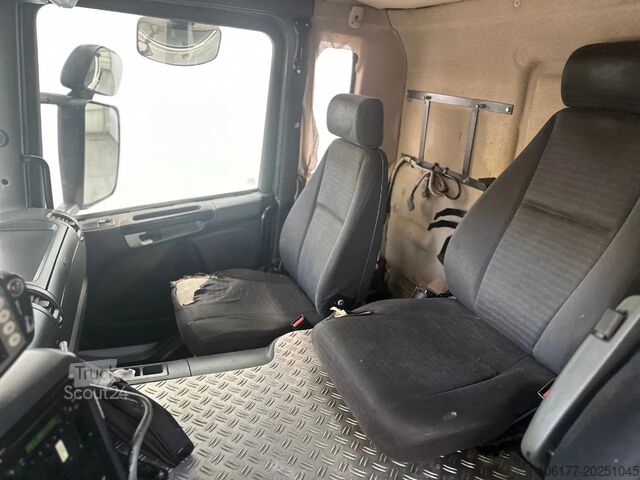 Châssis avec cabine Scania P230 6X2 / Essieu relevable directionnel / Stuu...