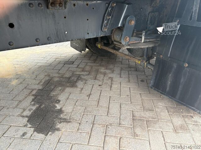 Gesloten bak Iveco 120E18 + euro 5 + lift