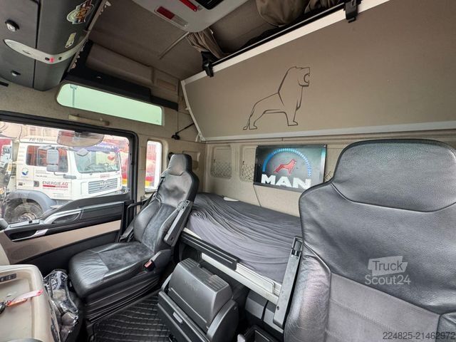 Camion cu platformă și prelată MAN TGX 26.500 PRITSCHE+PLANE+KRAN HMF*EURO6*2017*