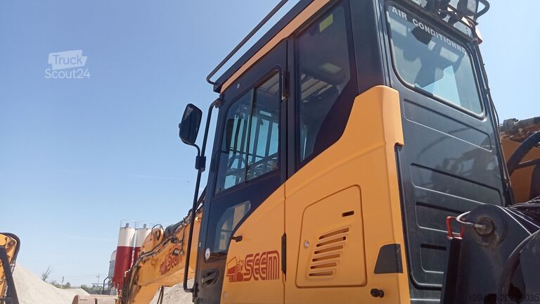 Pelle de démolition Hyundai HX380L with 20m longfront and excavation boom