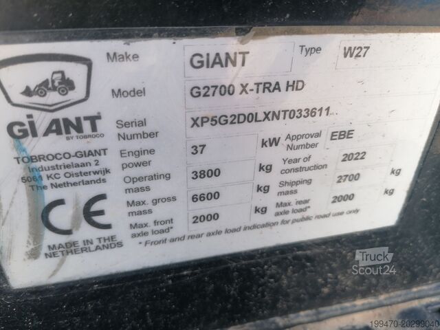 Chargeuse sur pneus GIANT G2700 X-tra HD with loader bucket and palletfork