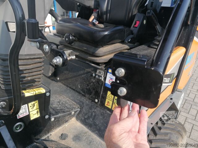 Chargeuse sur pneus GIANT G2700 X-tra HD with loader bucket and palletfork