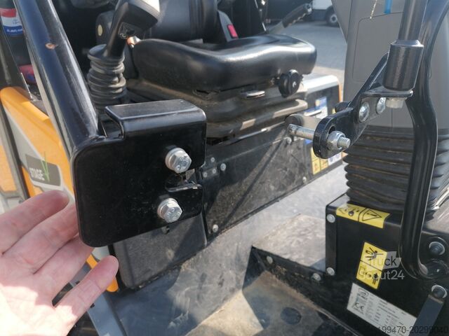 Chargeuse sur pneus GIANT G2700 X-tra HD with loader bucket and palletfork