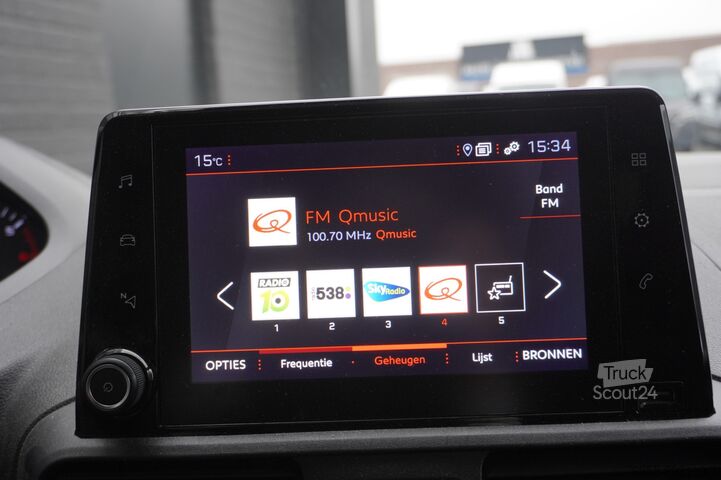 Універсал з високим дахом Peugeot Partner 1.2 110PK Benzine - Airco - Navi - Crui...