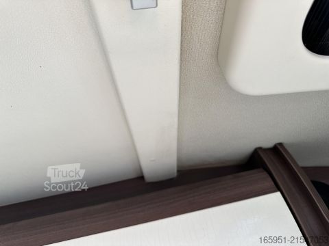 Ημιενσωματωμένο αυτοκινούμενο τροχόσπιτο Bürstner Nexxo T 690 Fifty-Five