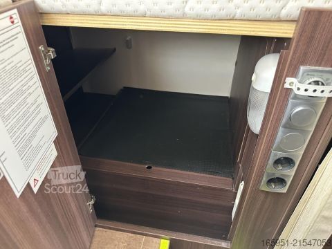 Ημιενσωματωμένο αυτοκινούμενο τροχόσπιτο Bürstner Nexxo T 690 Fifty-Five