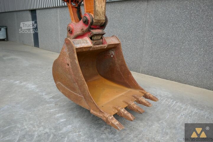 гусеничний екскаватор Hitachi ZX225USLC-6