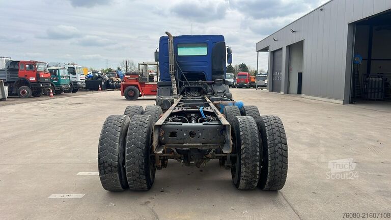 Chassi med hytt Renault Kerax 385 (POMPE MANUELLE / LAMES / GRAND PONT ...