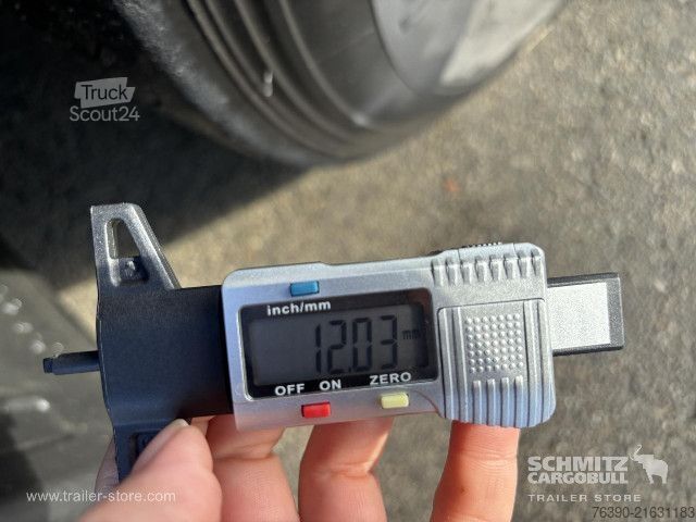 Open semitrailer with tarp Schmitz Cargobull Semitrailer Curtainsider Mega