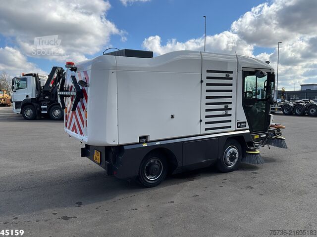 Balayeuse de voirie Ravo 540 CD Euro 6 with 3-rd brush