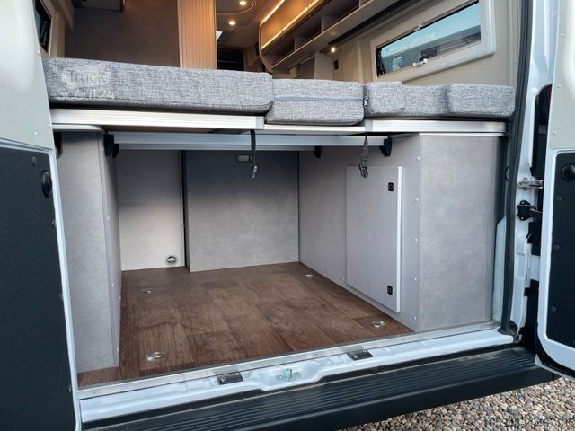 Karavan PÖSSL Summit Shine 600 R L*180Ps Automatik