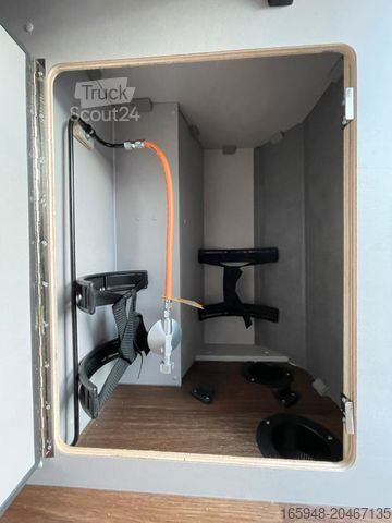 Karavan PÖSSL Summit Shine 600 R L*180Ps Automatik