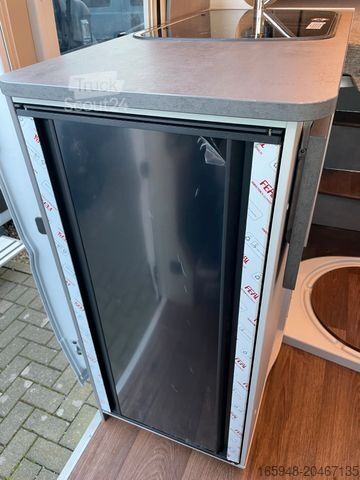 Karavan PÖSSL Summit Shine 600 R L*180Ps Automatik