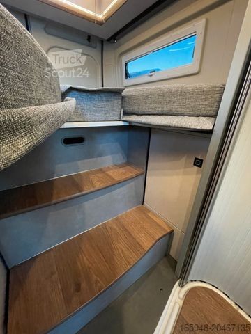 Karavan PÖSSL Summit Shine 600 R L*180Ps Automatik