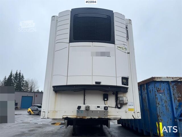 Valiză Ekeri box semi-trailer with refrigeration/freezer unit.