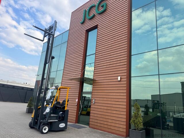 Carrello elevatore a 4 direzioni Combilift CB3000/LPG /2016 year/ Perfect condition