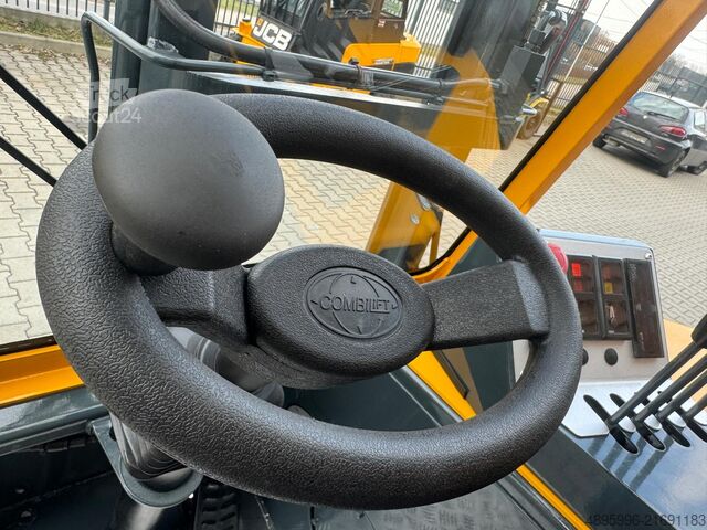 Carrello elevatore a 4 direzioni Combilift CB3000/LPG /2016 year/ Perfect condition