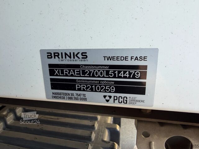 Bőrönd DAF LF 4X2 2022 BRINKS + BAR KLEP  173.942 km