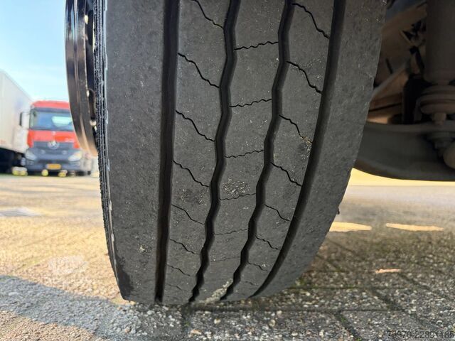 Bőrönd DAF LF 4X2 2022 BRINKS + BAR KLEP  173.942 km