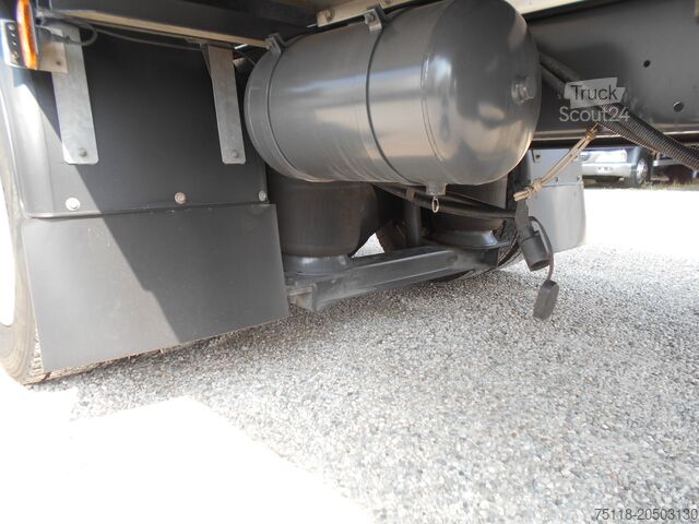 Autocarro con pianale e telone DAF LF 230 12ton - CENTINA SCARRABILE