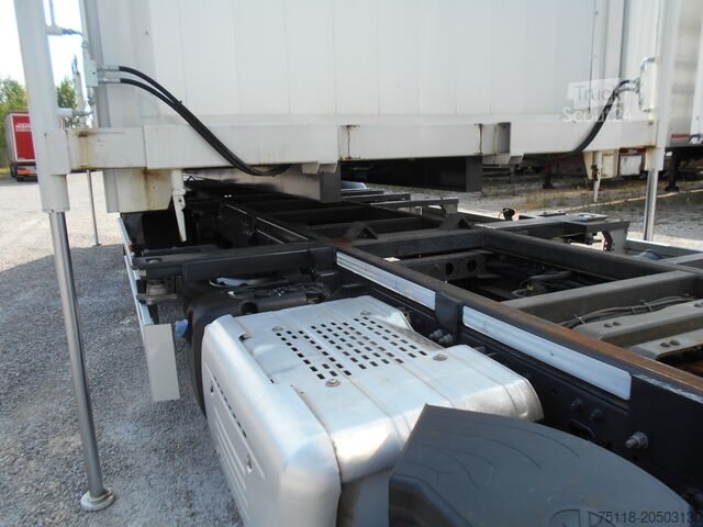 Camion cu platformă și prelată DAF LF 230 12ton - CENTINA SCARRABILE