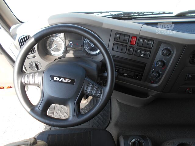 φορτηγό με επίπεδη επιφάνεια και μουσαμά DAF LF 230 12ton - CENTINA SCARRABILE