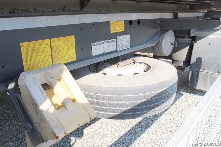 Släpvagn med chassi MERKER rimorchio portacontainer casse mobili