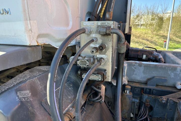 Caminhão para fins especiais Renault Midlum 300 4x4 Winterdienst / Swiss-Vehicle