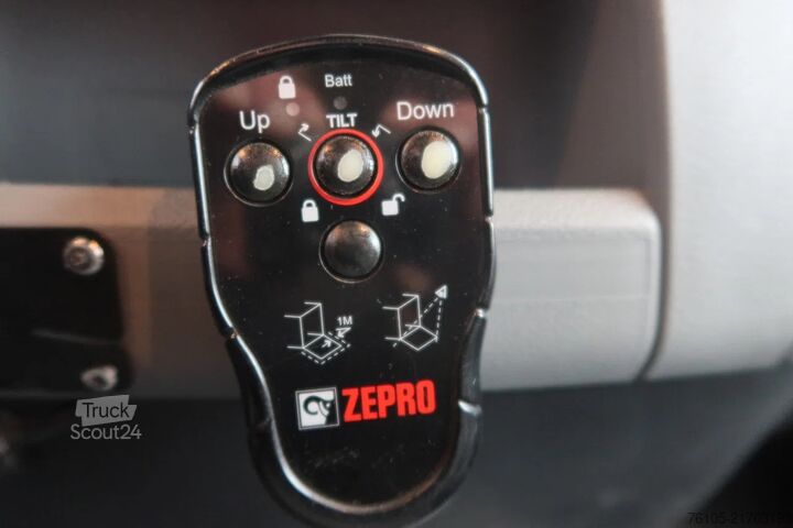 Чемодан Renault D240 Bak met deuren + Klep 2.000 kg. Automaat. ...