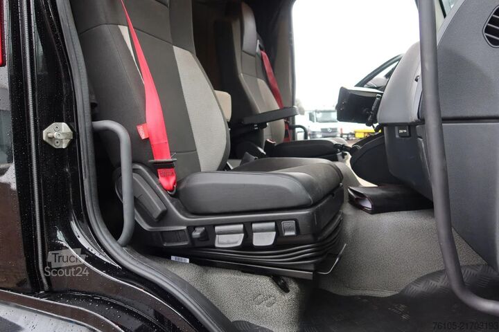 Чемодан Renault D240 Bak met deuren + Klep 2.000 kg. Automaat. ...